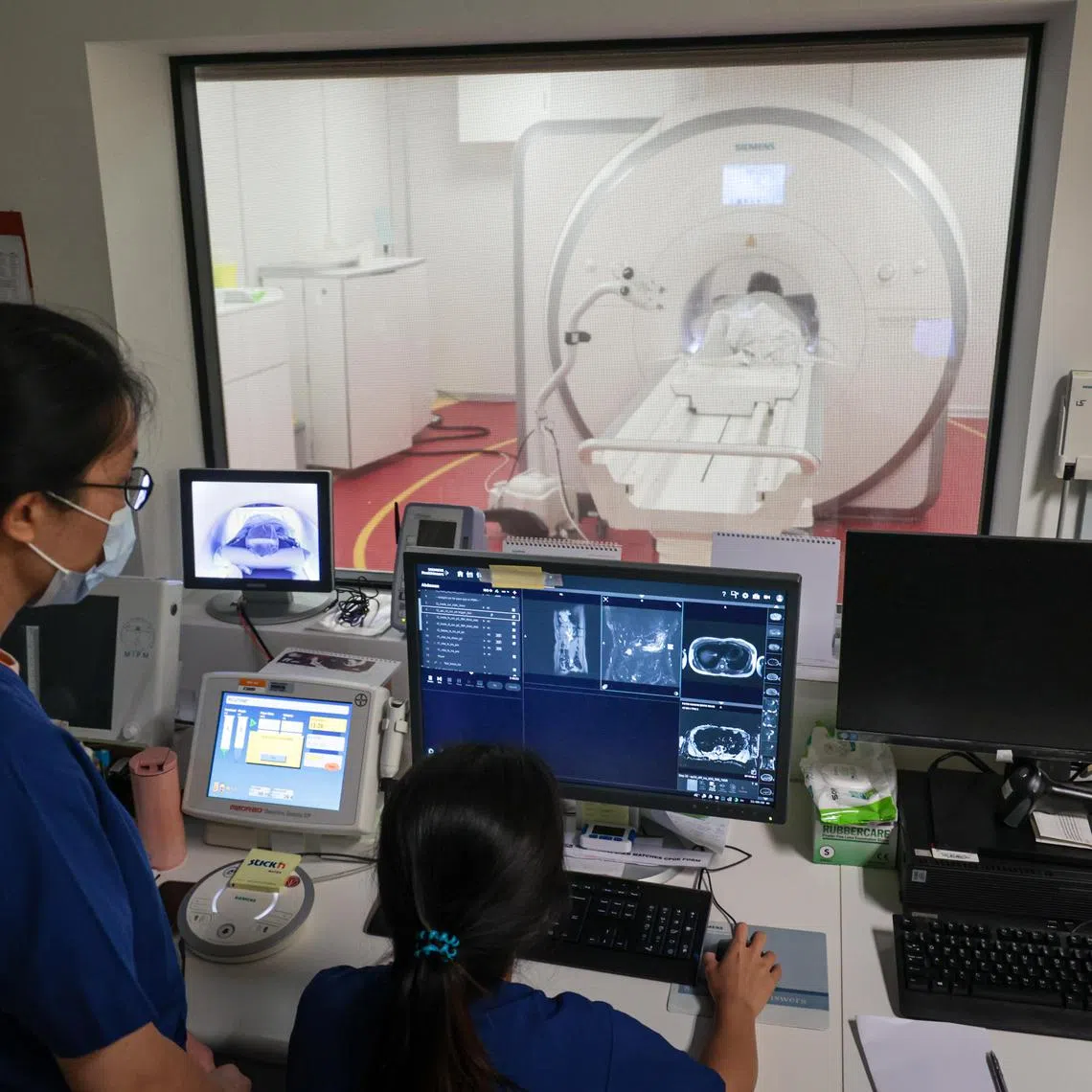 After having the biomolecule injected into the body, the MRI scanning is done within a minute of the injection to track the btreakdown by the body in real time. 