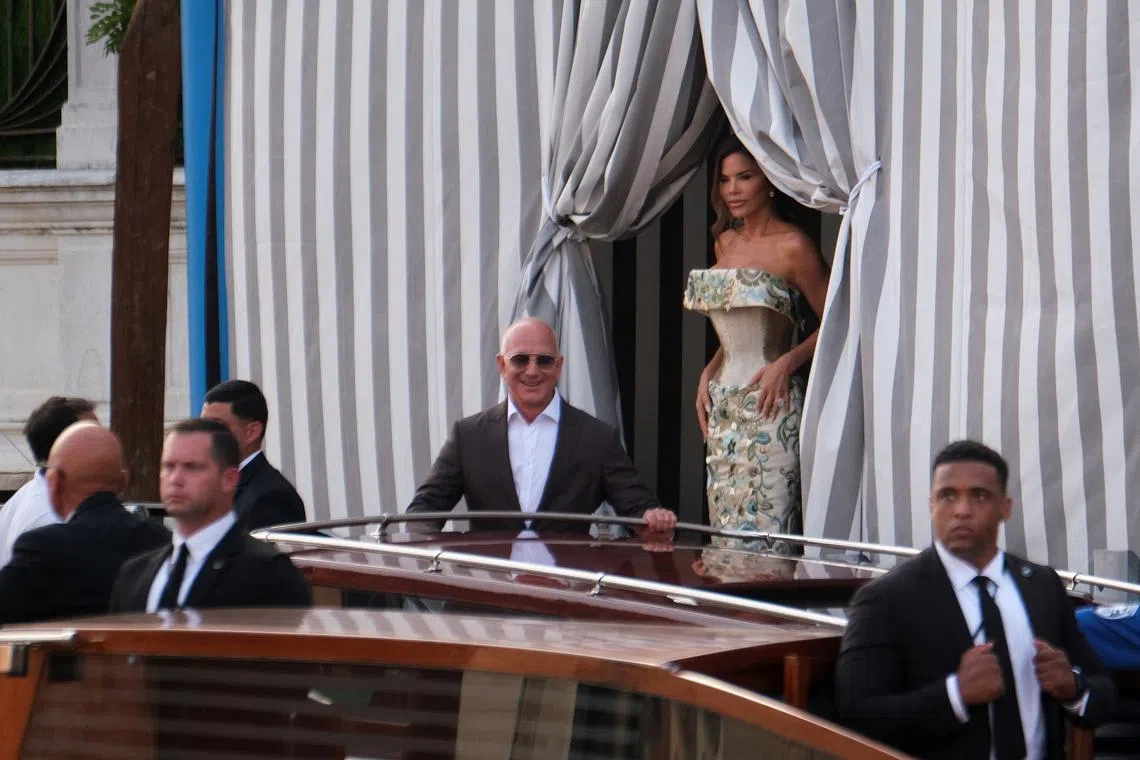 Amazon founder Jeff Bezos and Lauren Sanchez leave Aman Venice hotel, ahead of their expected wedding, in Venice, Italy, June 26, 2025. REUTERS/Manuel Silvestri