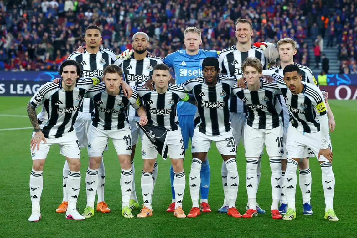 Soccer Football - UEFA Champions League - Round of 16 - Second Leg - FC Barcelona v Newcastle United - Spotify Camp Nou, Barcelona, Spain - March 18, 2026 Newcastle United players pose for a team group photo before the match REUTERS/Albert Gea