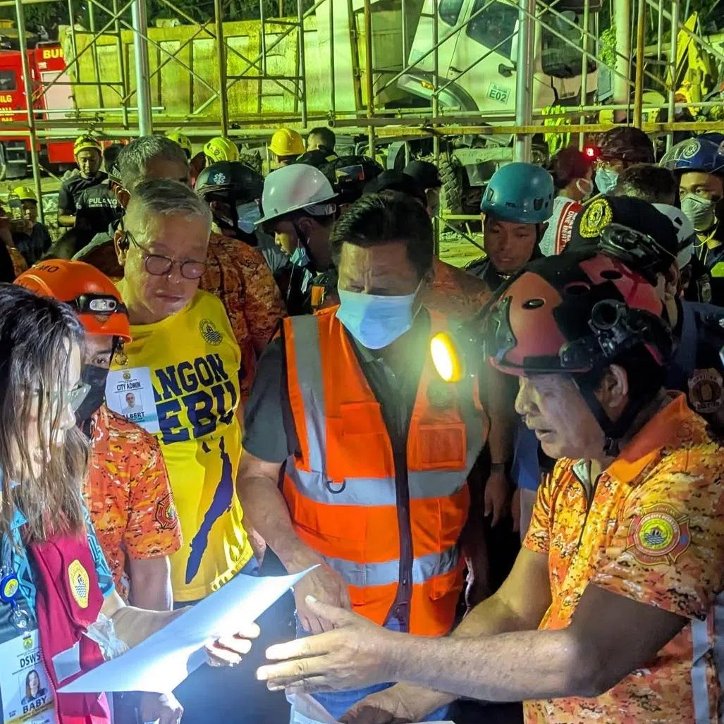 Rescue units are still searching for survivors of the collapse of Binaliw Landfill, a local government-run facility in Cebu, in central Philippines.