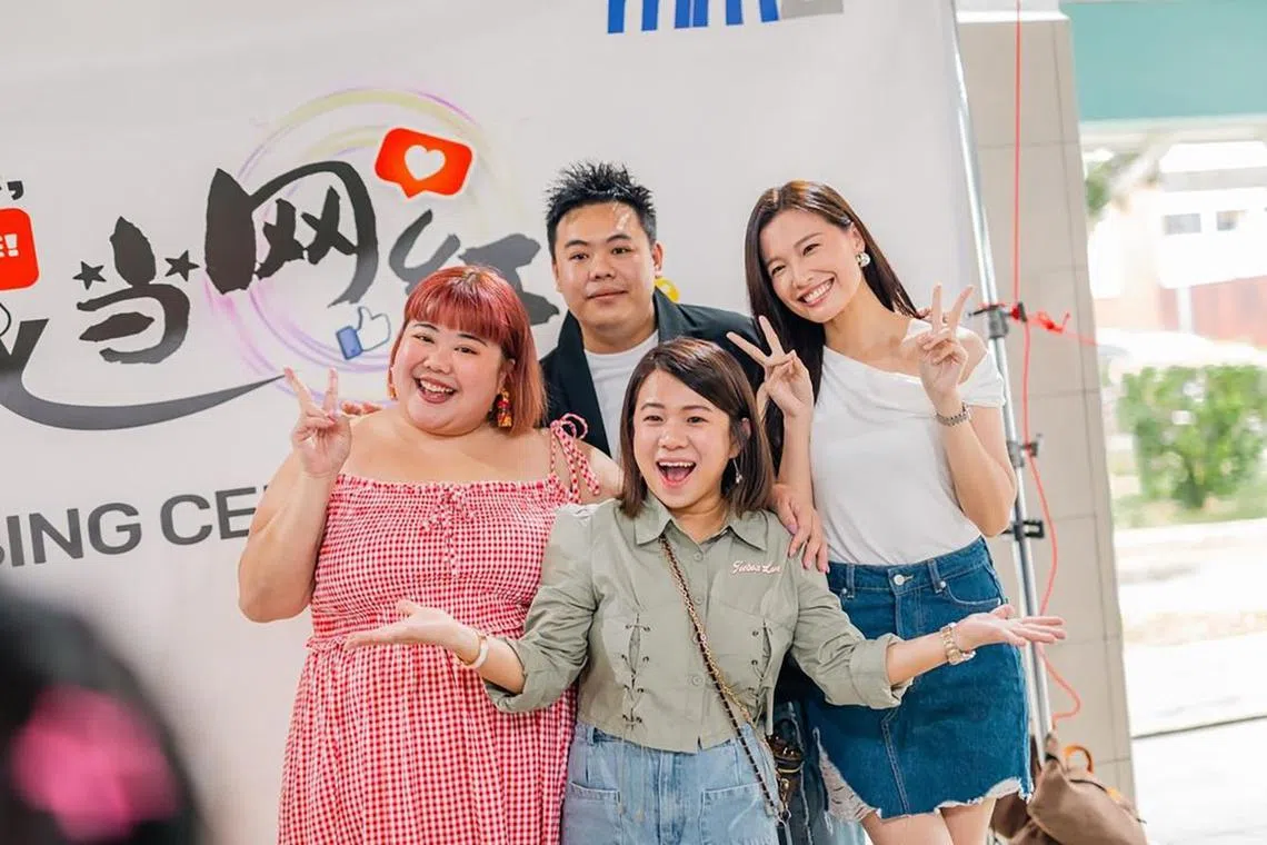 (Clockwise from back) Mayiduo with his co-stars Regina Lim, Charlene Huang and Xixi Lim
