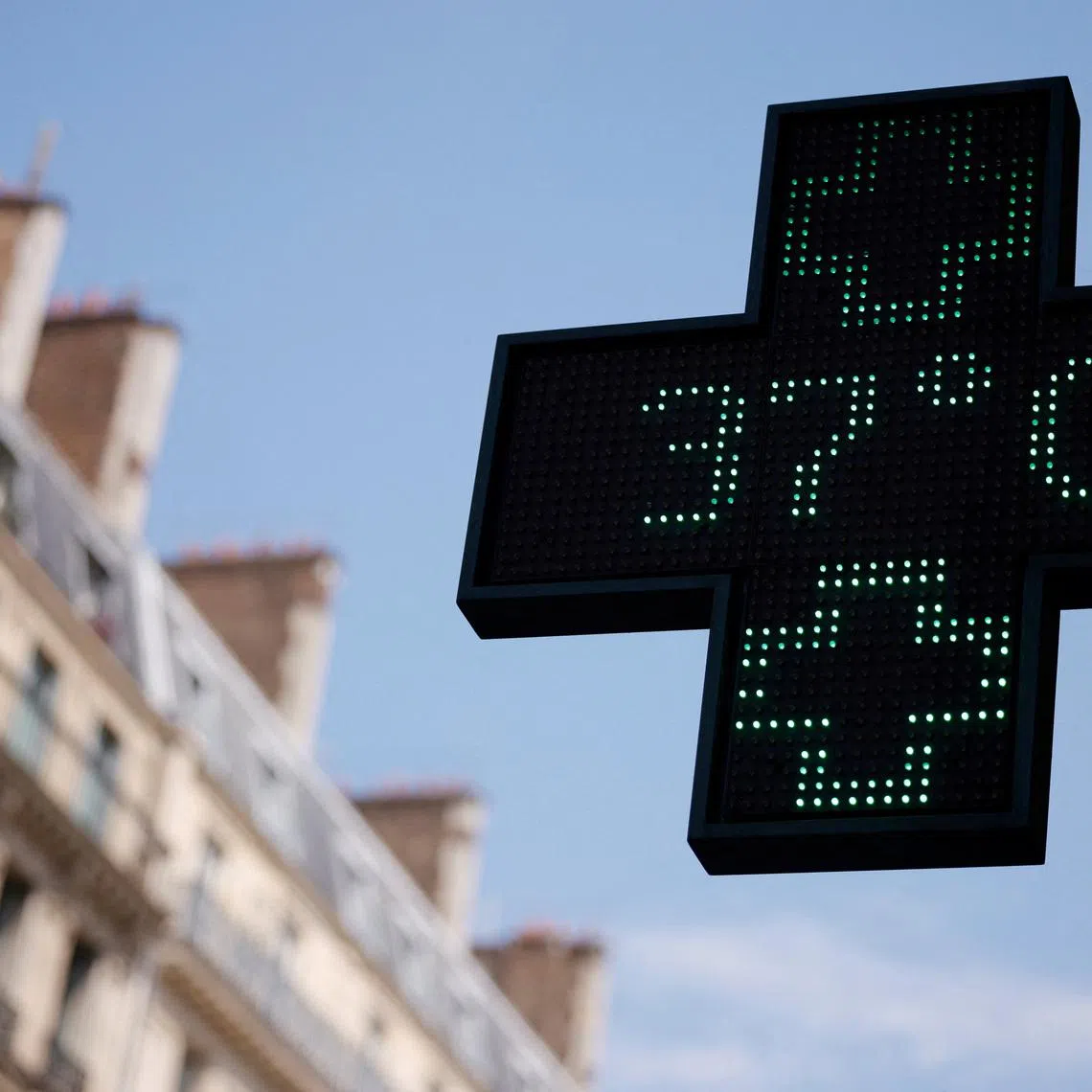 A pharmacy sign displays a temperature of 37 degrees Celsius as temperatures rise in Paris during a second heatwave affecting a large part of France, June 19, 2026. REUTERS/Alice Sacco