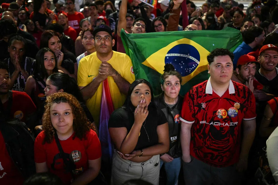 TOPSHOT - Supporters of Brazil's President and presidential candidate Luiz Inacio Lula da Silva react after the first results of the presidential election in Sao Paulo, Brazil, on October 4, 2026. Brazilians waited anxiously on October 4, 2026, for the results of a tight election race between President Luiz Inacio Lula da Silva and Flavio Bolsonaro that will determine if the Latin American powerhouse joins a regional swing to the right championed by US President Donald Trump. (Photo by Luis ROBAYO / AFP)