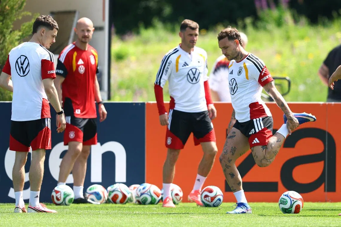 Soccer Football - FIFA World Cup 2026 - Germany Training - Adidas campus, Herzogenaurach, Germany - May 30, 2026 Germany's David Raum and Florian Wirtz in action during training REUTERS/Kai Pfaffenbach