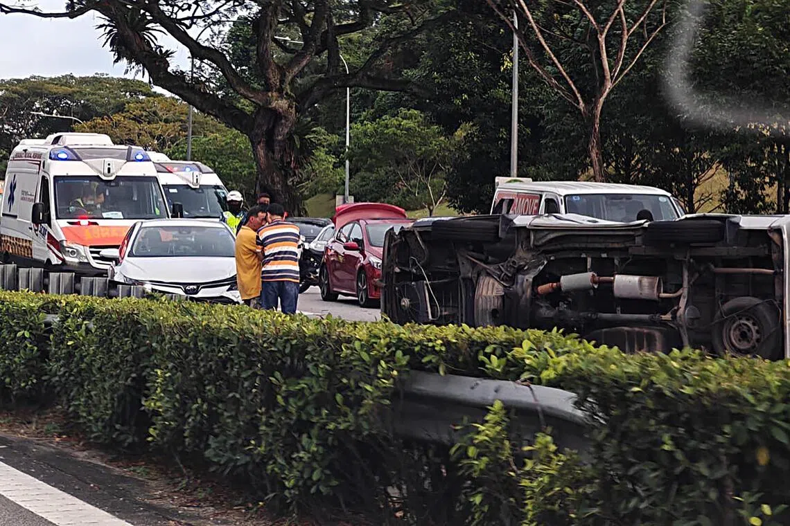 The accident appears to have blocked two lanes, with vehicles having to pass by on the leftmost lane, causing a buildup of traffic.