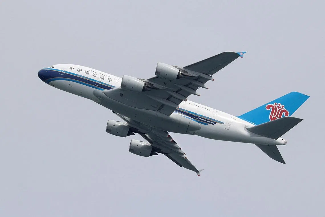There was a two-hour technical glitch on China Southern Airlines mobile phone app and some ticket-booking platforms late on Wednesday.