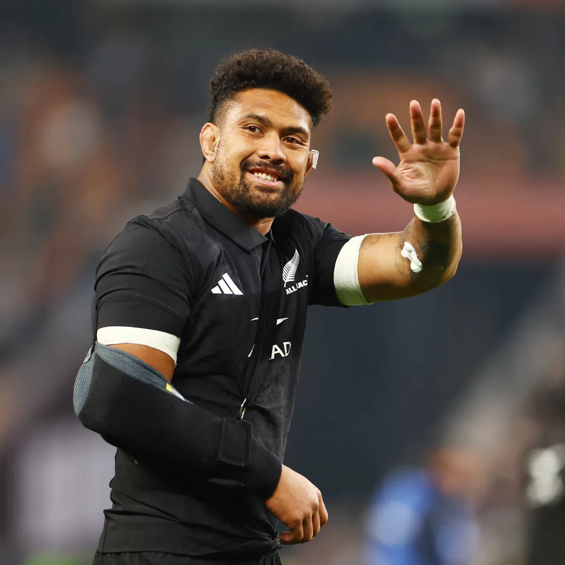 Rugby Union - New Zealand tour of South Africa - South Africa v New Zealand - FNB Stadium, Johannesburg, South Africa - September 5, 2026 New Zealand's Ardie Savea waves to fans after the match REUTERS/Siphiwe Sibeko