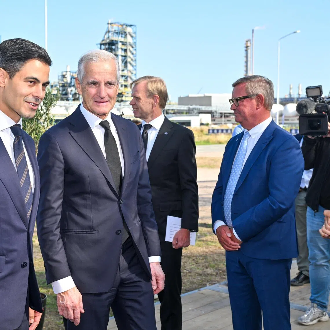 Dutch PM Rob Jetten (left), his Norwegian counterpart Jonas Gahr Store (second from left) and the King’s Commissioner for Zeeland, Hugo de Jonge (right), on Sept 7.