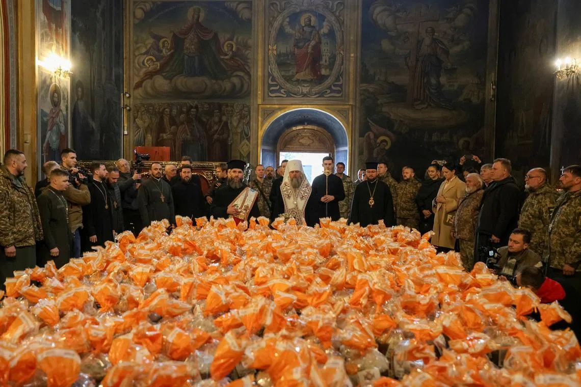 وطن نيوز – الأوكرانيون يشككون في هدنة عيد الفصح مع روسيا بينما تدعو كييف لإجراء محادثات