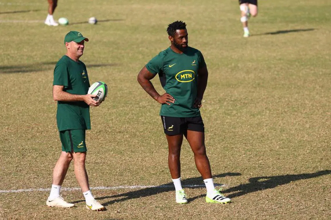 FILE PHOTO: Rugby Union - South Africa Training - Loftus stadium, Pretoria, South Africa - July 25, 2023 South Africa coach Jacques Nienaber and Siya Kolisi during training REUTERS/Siphiwe Sibeko/File Photo