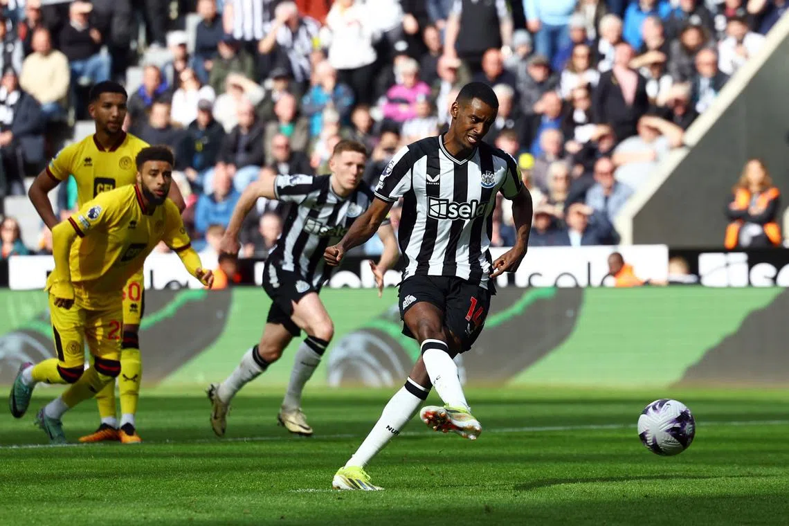 Soccer Football - Premier League - Newcastle United v Sheffield United - St James' Park, Newcastle, Britain - April 27, 2024 Newcastle United's Alexander Isak scores their third goal from the penalty spot Action Images via Reuters/Lee Smith