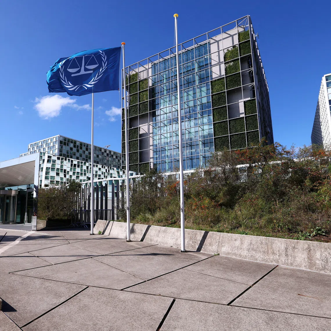 FILE PHOTO: People stand outside the International Criminal Court (ICC) in The Hague, Netherlands, September 22, 2025. REUTERS/Piroschka van de Wouw/File Photo
