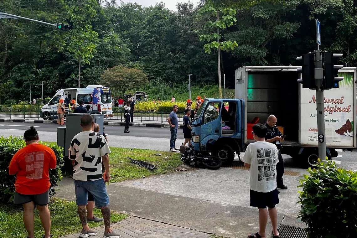 8-year-old girl among 4 people taken to hospital after multi-vehicular collision in Yishun