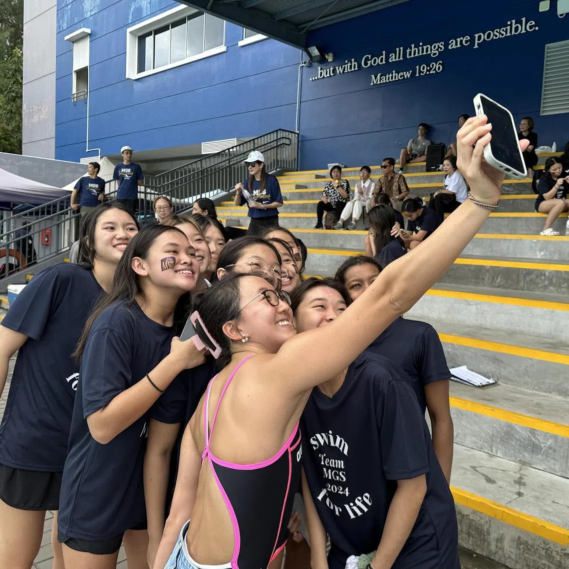 dlswim06 - National swimmer Quah Jing Wen takes a Gen Z selfie with Methodist Girls' School swimmers at MGS' inaugural Swim for Life initiative in which they helped raise over $20,000 for Singapore Aquatics's Empowering Lives Through Aquatics programme.