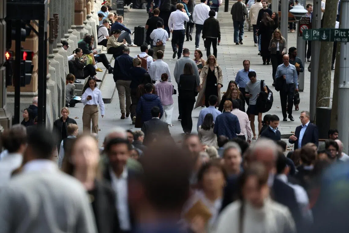 Figures from the Australian Bureau of Statistics showed net employment rose 39,500 in August from July.
