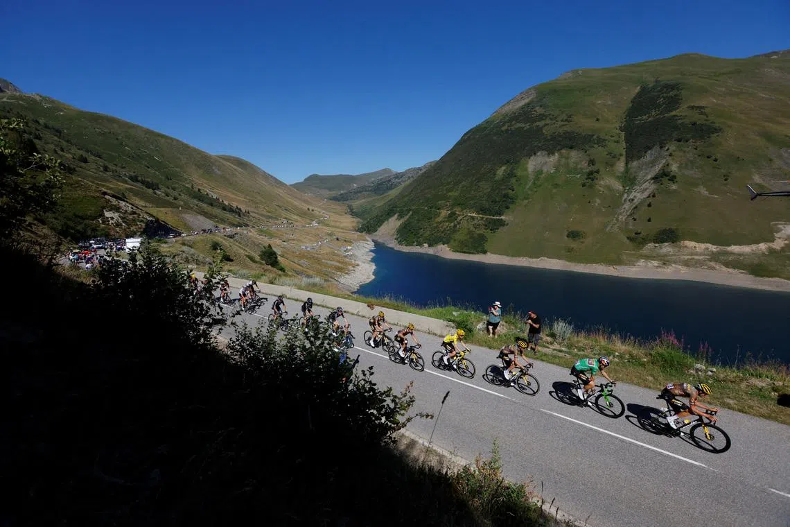 Cycling - Tour de France - Stage 12 - Briancon to Alpe d'Huez - France - July 14, 2022 General view of riders in action during stage 12 REUTERS/Gonzalo Fuentes