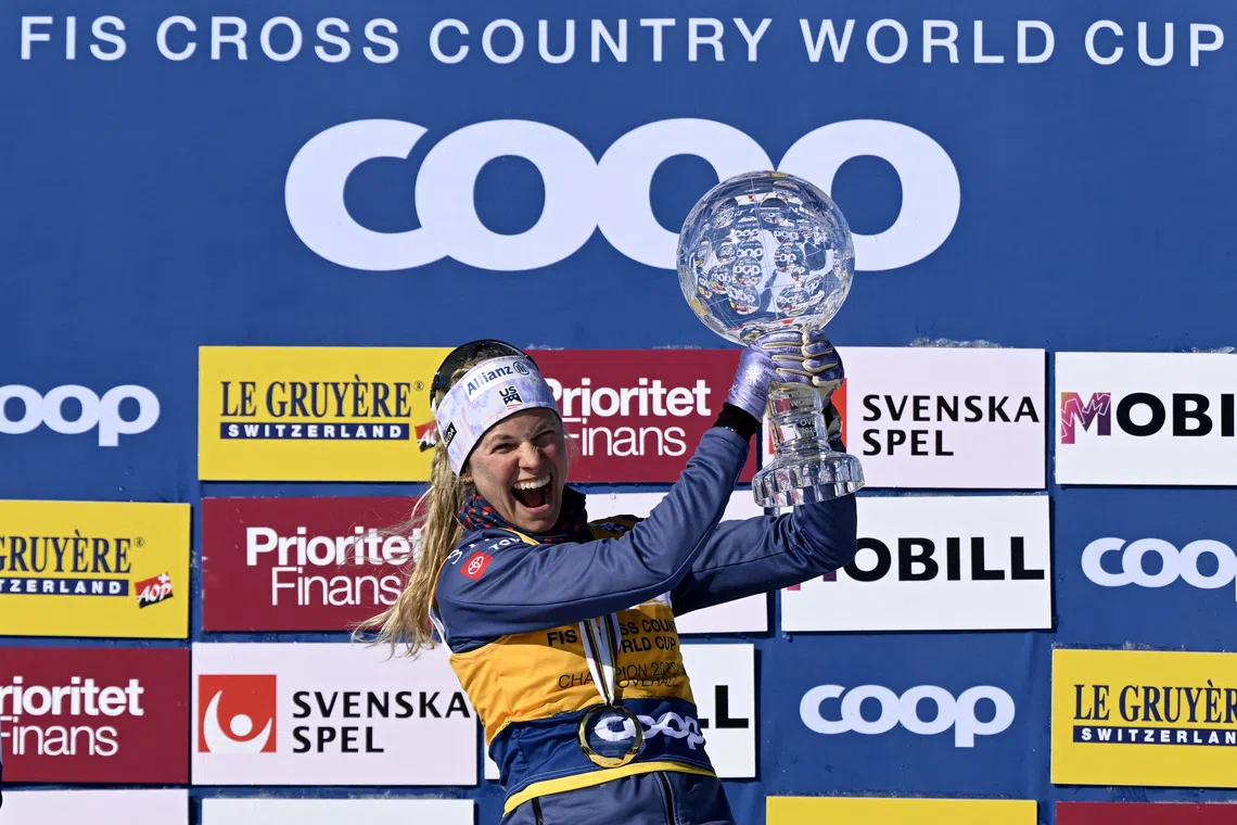 Cross Country Skiing - FIS Cross Country World Cup - Falun, Sweden - March 17, 2024 Overall season winner Jessie Diggins of the U.S. celebrates on the podium with the crystal globe trophy  Anders Wiklund/TT News Agency via REUTERS