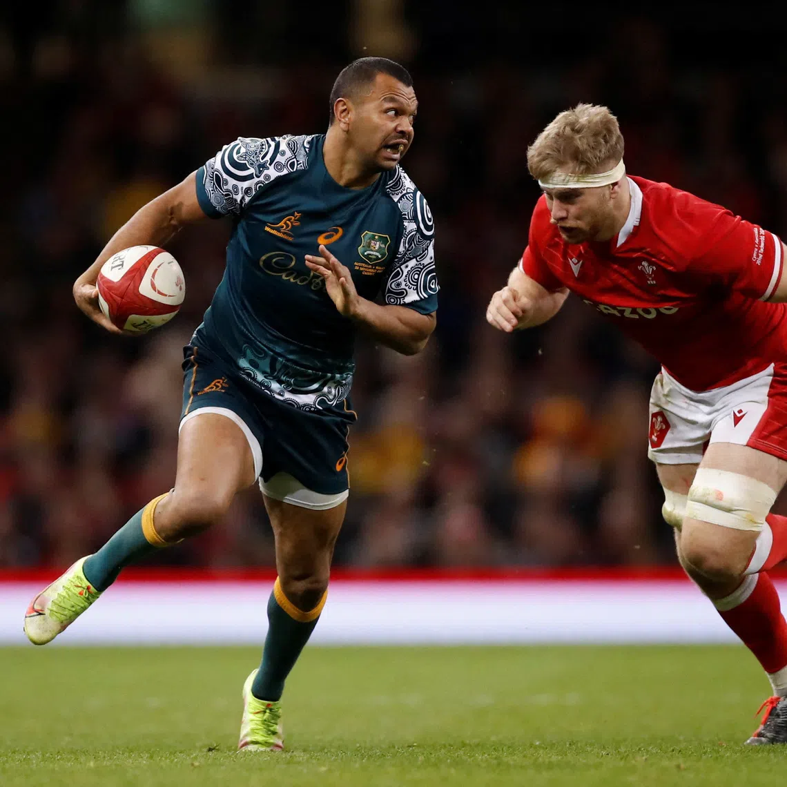 FILE PHOTO: Rugby Union - Autumn International - Wales v Australia - Principality Stadium, Cardiff, Wales, Britain - November 20, 2021 Australia's Kurtley Beale in action with Wales' Aaron Wainwright Action Images via Reuters/Andrew Boyers/File Photo