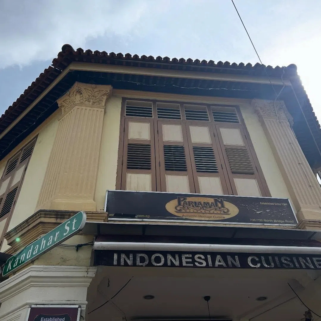 Warong Nasi Pariaman has been operating since 1948 at the corner of North Bridge Road and Kandahar Street.