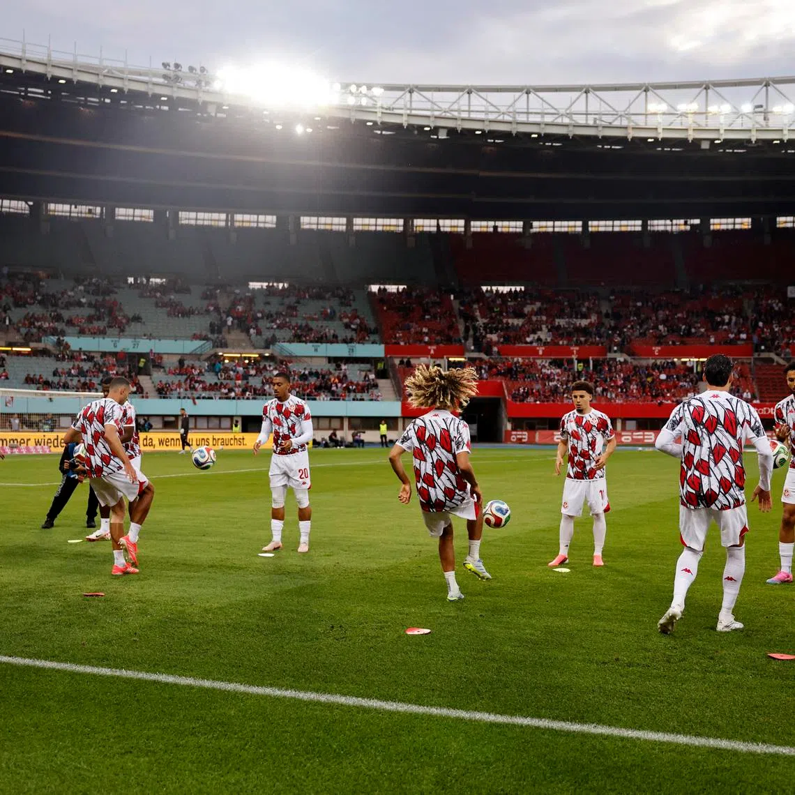 Soccer Football - International Friendly - Austria v Tunisia - Ernst Happel Stadion, Vienna, Austria - June 1, 2026 General view of Tunisia players during the warm up before the match REUTERS/Lisa Leutner