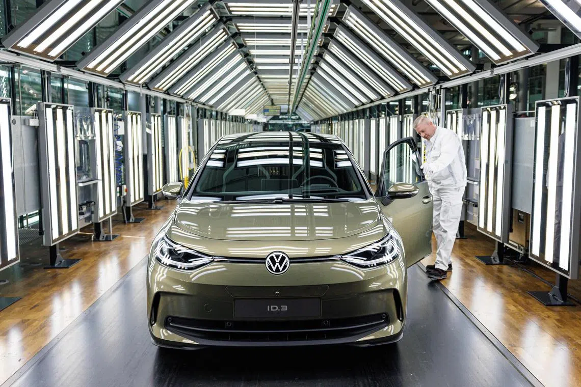 A new version of Volkswagen’s flagship ID.3 electric car model will go on sale from the end of March for just under 40,000 euros (S$57,512), the VW brand announced this week.