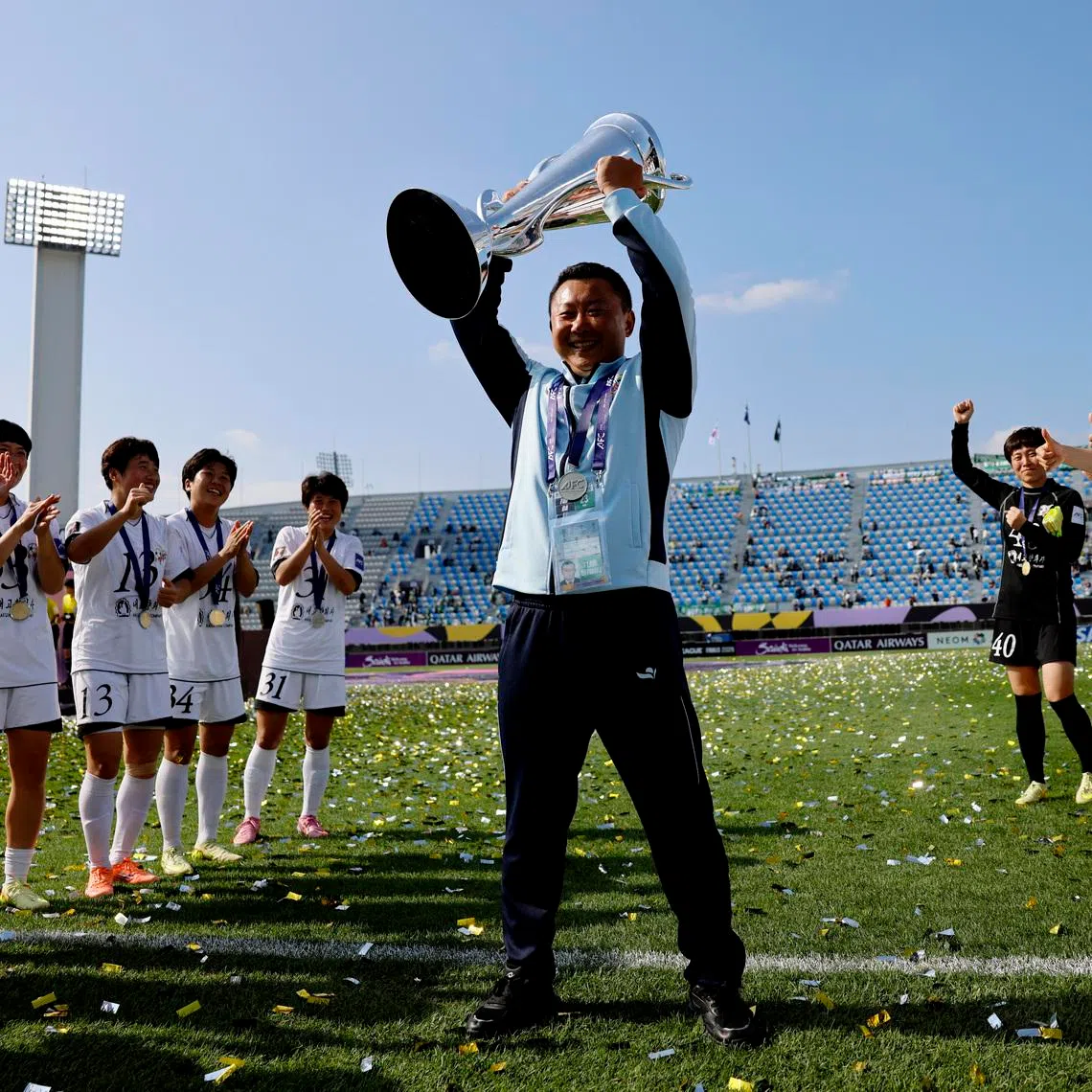 Soccer Football - Asian Women's Champions League - Final - Tokyo Verdy 1969 v Naegohyang FC - Suwon Sports Complex, Suwon, South Korea - May 23, 2026 Naegohyang FC coach Ri Yu-il celebrates with the trophy after winning the Asian Women's Champions League final REUTERS/Kim Soo-Hyeon