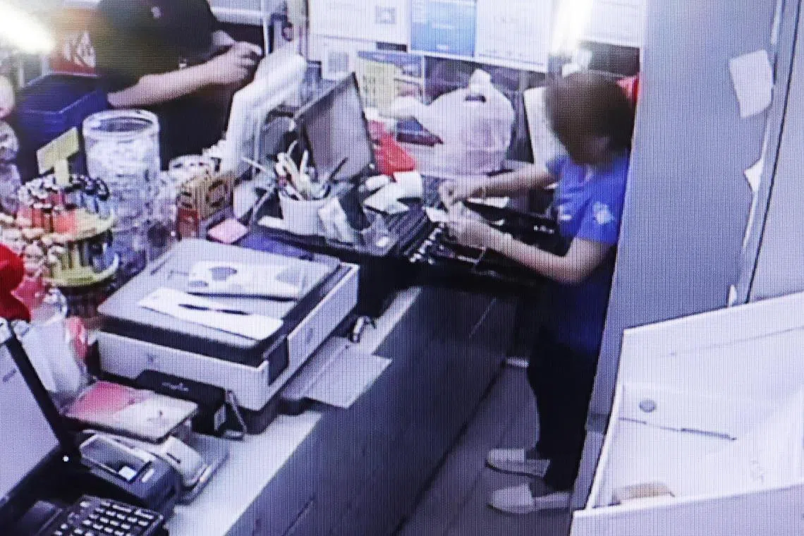 SM20230528-NgWK02吴伟国/柯芷妍/余忠达/超市员工偷钱blk 631 AMK Ave 4,blk 339 woodlands ave 1