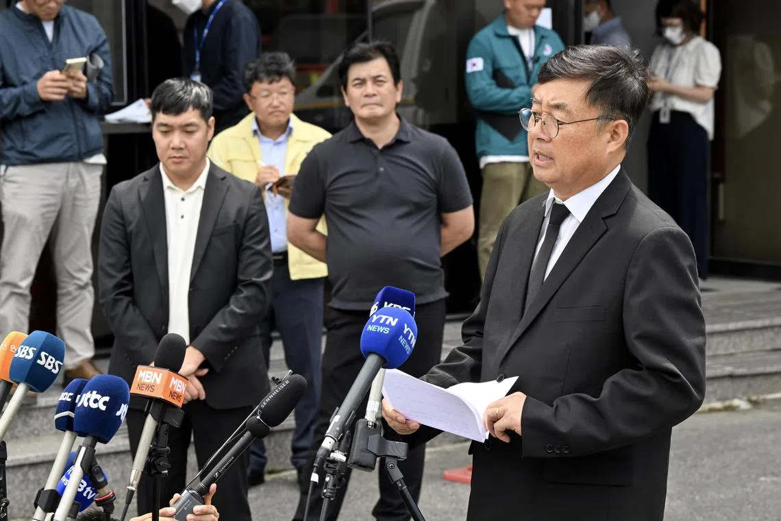 S-Connect Chairman and CEO Park Soon-kwan (right) previously said that the company had followed all required safety precautions and training for staff.