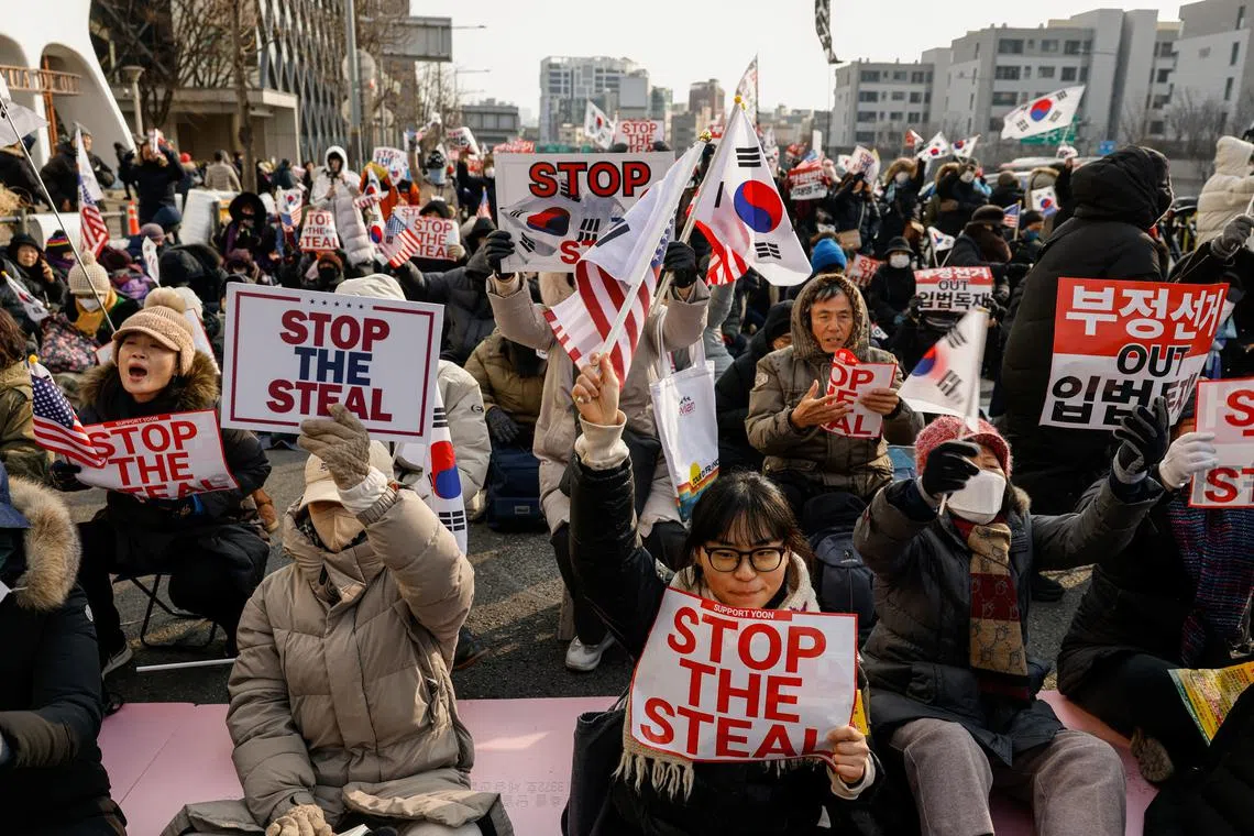 Pro-Yoon protesters take part in a rally to support impeached South Korean President Yoon Suk Yeol near his official residence in Seoul, South Korea January 8, 2025. REUTERS/Tyrone Siu