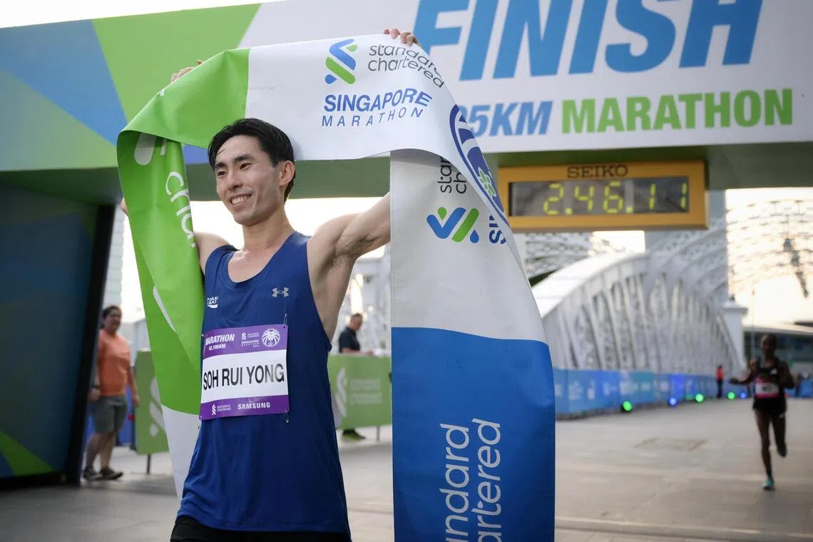 Singapore?s Soh Rui Yong winning the national championship men's marathon at  the Standard Chartered Singapore Marathon 2024 on Dec 1, 2024.
