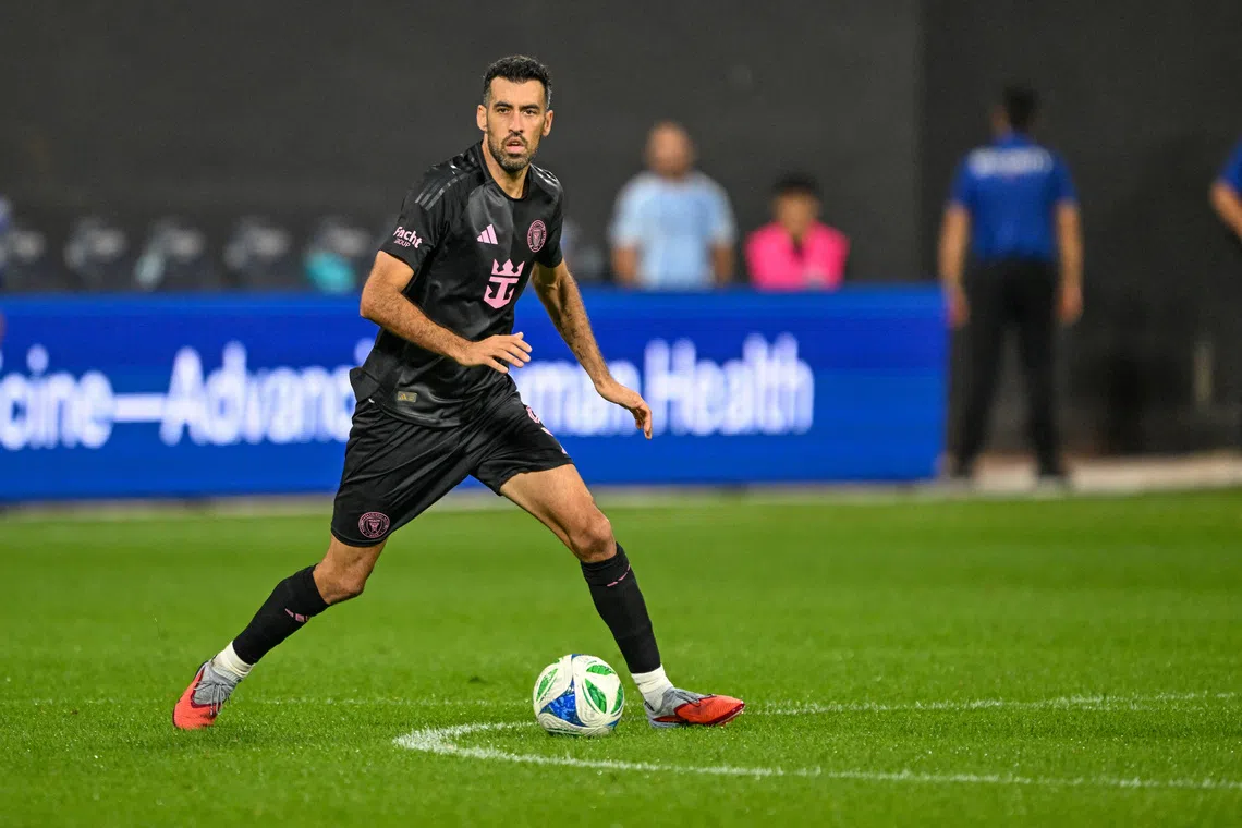 FILE PHOTO: Sep 24, 2025; New York, NY, New York, NY, USA; Inter Miami midfielder Sergio Busquets (5) controls the ball during the second half against New York City at Citi Field. Mandatory Credit: Mark Smith-Imagn Images/File Photo