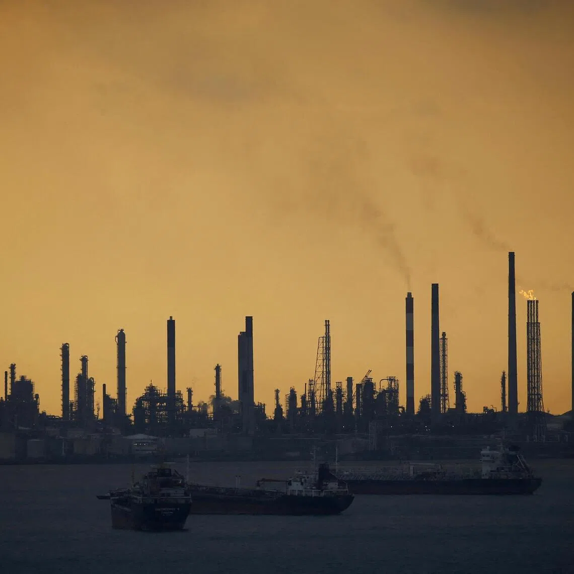 Combined onshore oil product inventories were at 38.134 million barrels in the week ended October 21, Enterprise Singapore data showed.
