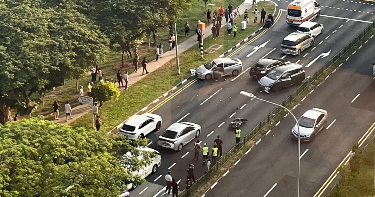 6-vehicle accident in Geylang leaves one driver injured | The Straits Times