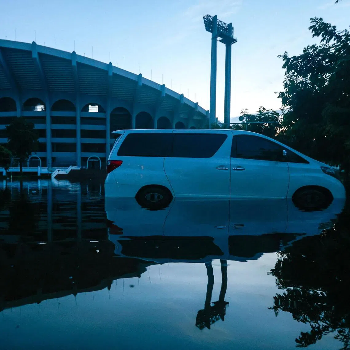 The disruption followed accumulated rainfall of more than 320mm in just three days, leaving major transport routes heavily flooded and some roads impassable to smaller vehicles.