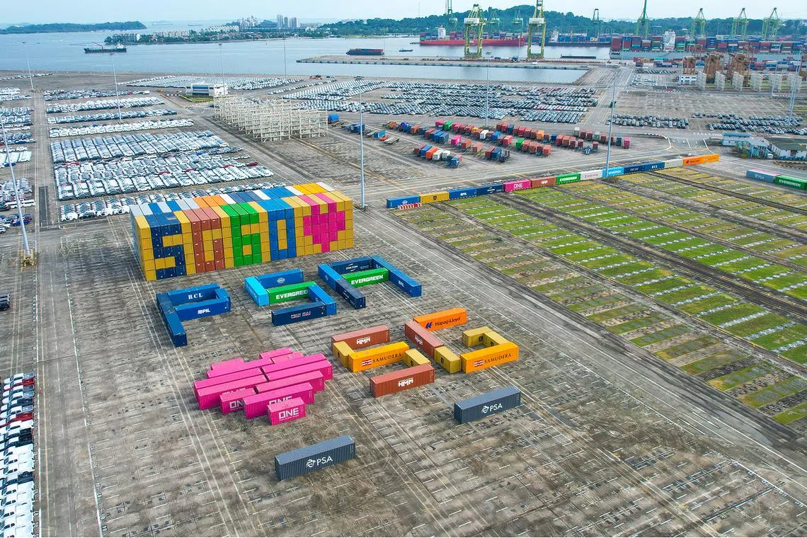 The display was assembled over 32 hours by PSA personnel.