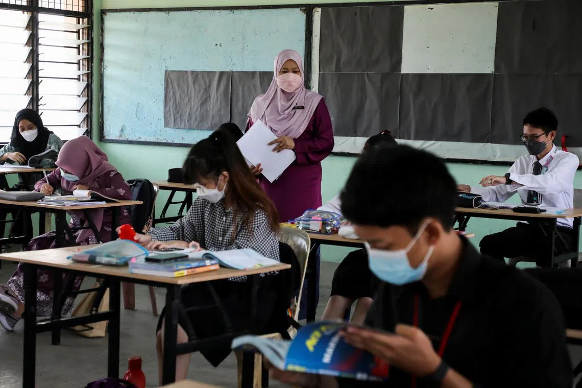 The Dual-Language Programme is being reduced or scrapped altogether in several government schools.