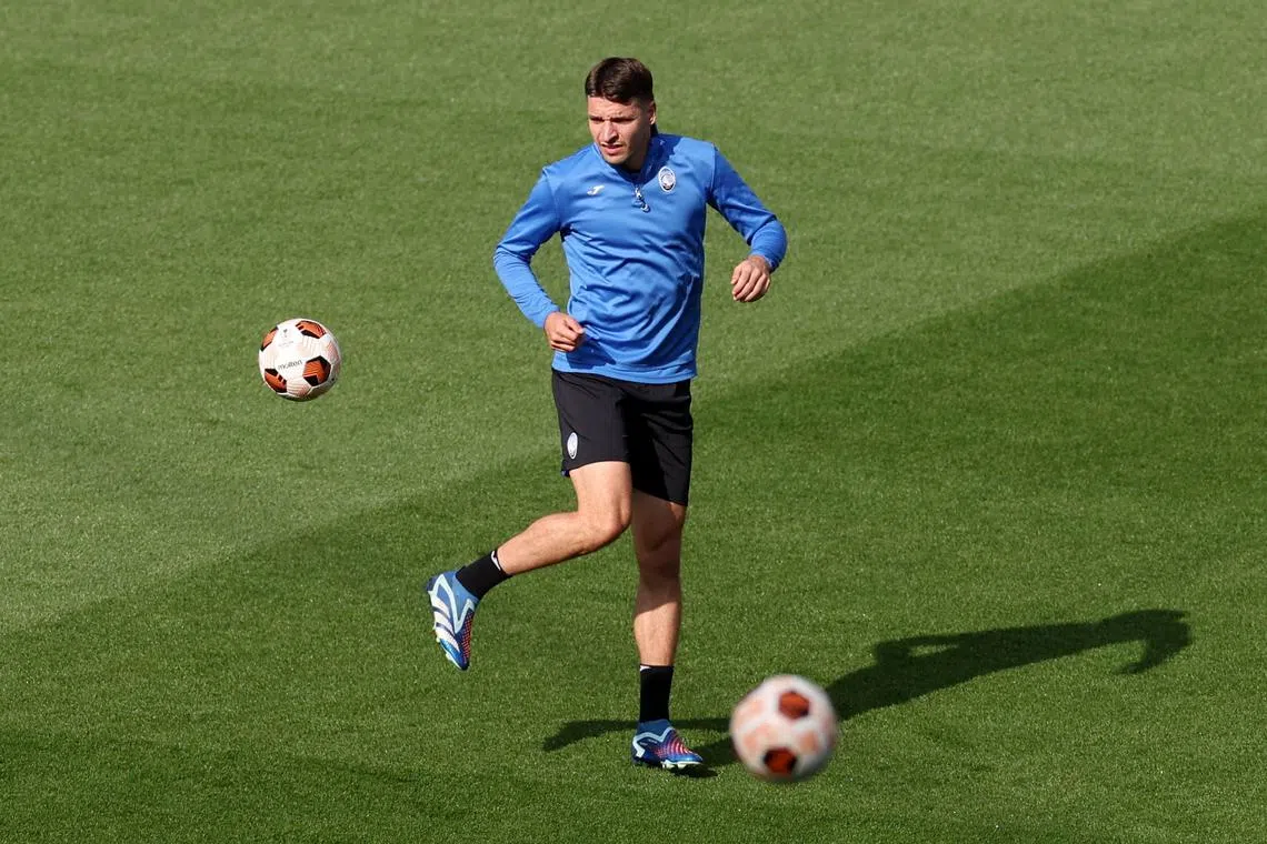 FILE PHOTO: Soccer Football - Europa League - Atalanta Training - Aviva Stadium, Dublin, Ireland - May 21, 2024 Atalanta's Berat Djimsiti during training REUTERS/Paul Childs/File Photo