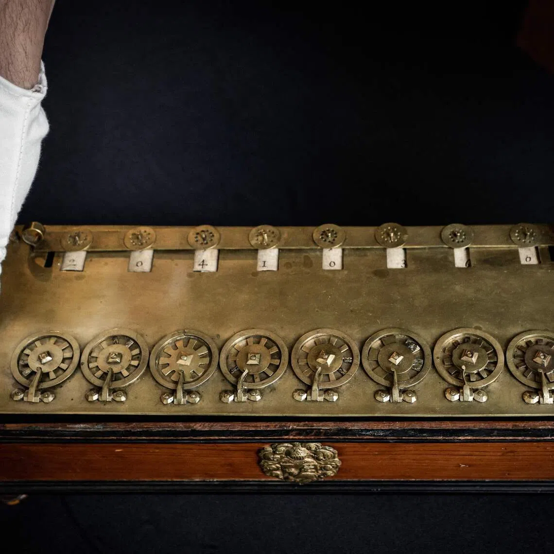La Pascaline is one of just a handful of examples of the world’s first calculating machine, developed by French mathematician and inventor Blaise Pascal in 1642.