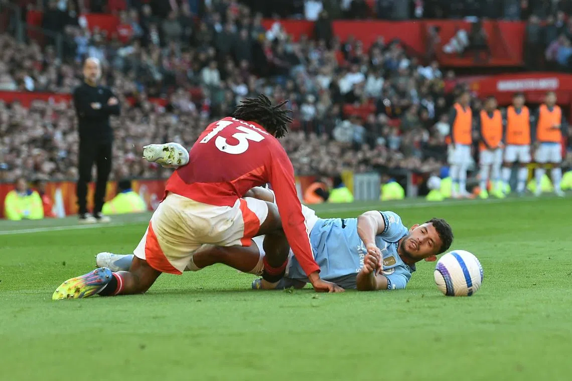 Underwhelming Manchester derby ends in stalemate