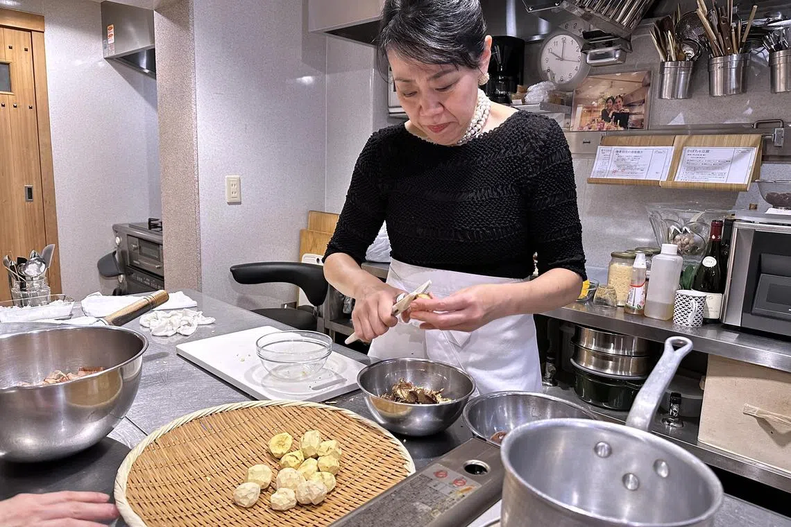  Chef Yuko Furuya teaching a cooking class at her restaurant Kenrantei.