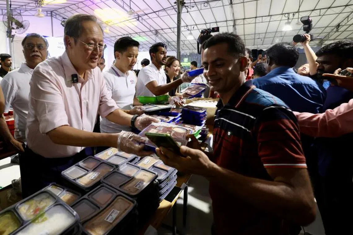  CMG20250518-ChanBK02/陈斌勤/ 张俊/ Labour Day Celebrations with Migrant Workers. (265 Serangoon Road, Singapore 218099 (Open field next to Angullia Mosque). Tour of partner booths, remarks, Meal distribution to migrant workers & join migrant workers and volunteers for a meal by Minister for Manpower, Dr Tan See Leng & MR. ALVIN TAN MINISTER OF STATE, FOR CULTURE, COMMUNITY AND YOUTH & TRADE AND INDUSTRY & general photos of good distribution & celebrations.