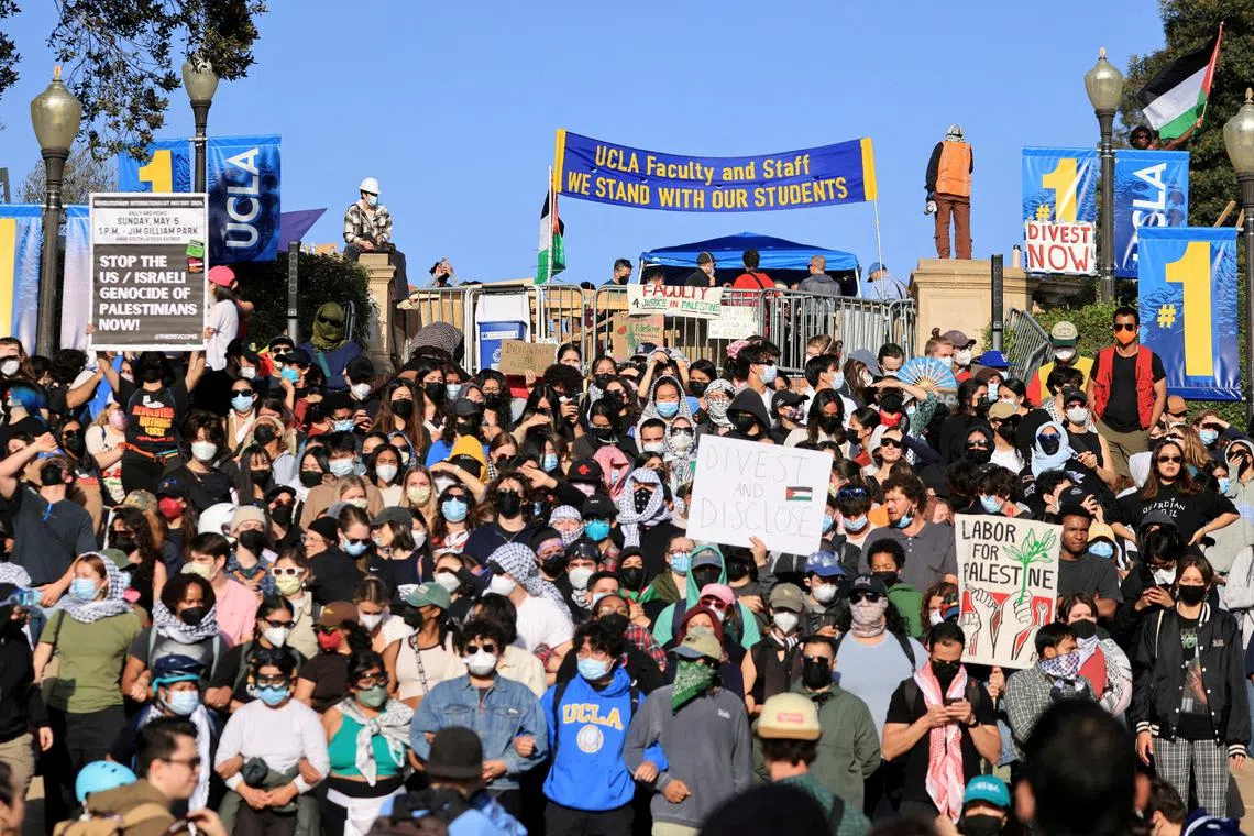 FILE PHOTO: People gather at the University of California, Los Angeles (UCLA), as the conflict between Israel and the Palestinian Islamist group Hamas continues, in Los Angeles, California, U.S., May 1, 2024. REUTERS/David Swanson/File Photo