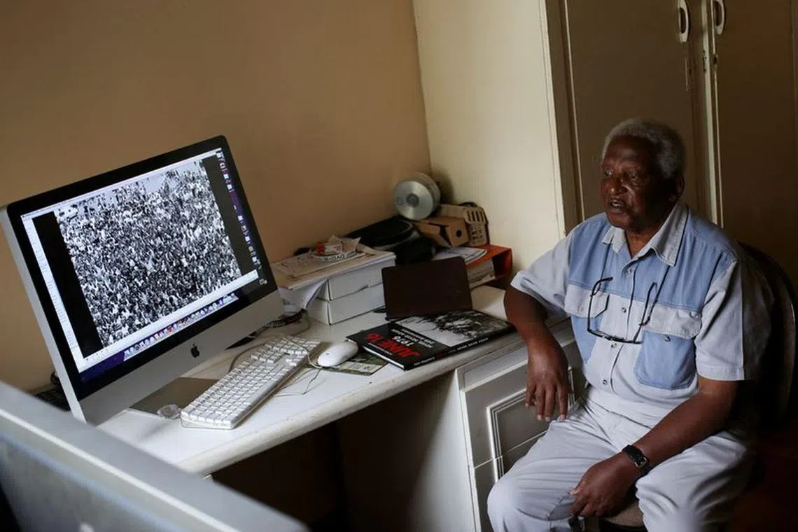 Veteran photojournalist doctor Peter Magubane looks on as he takes a break from editing pictures at his home in Johannesburg, South Africa, February 10, 2016. REUTERS/Siphiwe Sibeko/File photo