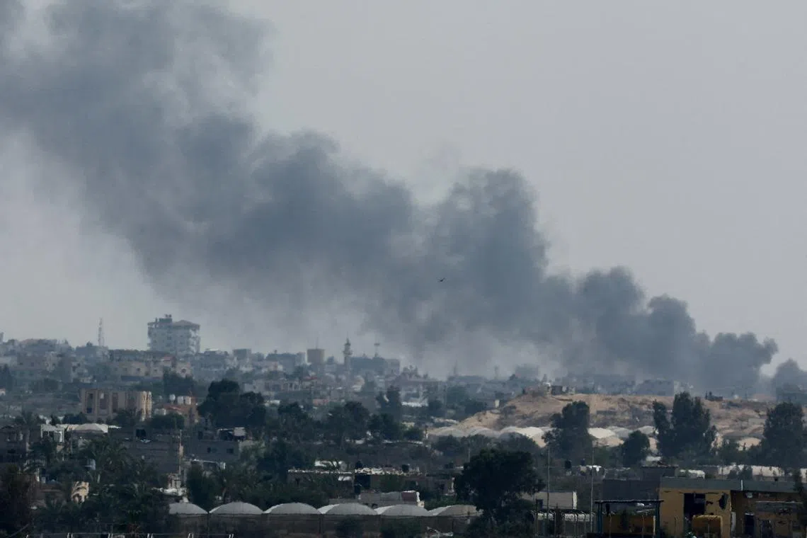 FILE PHOTO: Smoke rises following Israeli strikes during an Israeli military operation in Rafah, as seen from Khan Younis, in the southern Gaza Strip, May 28, 2024. REUTERS/Mohammed Salem/File Photo