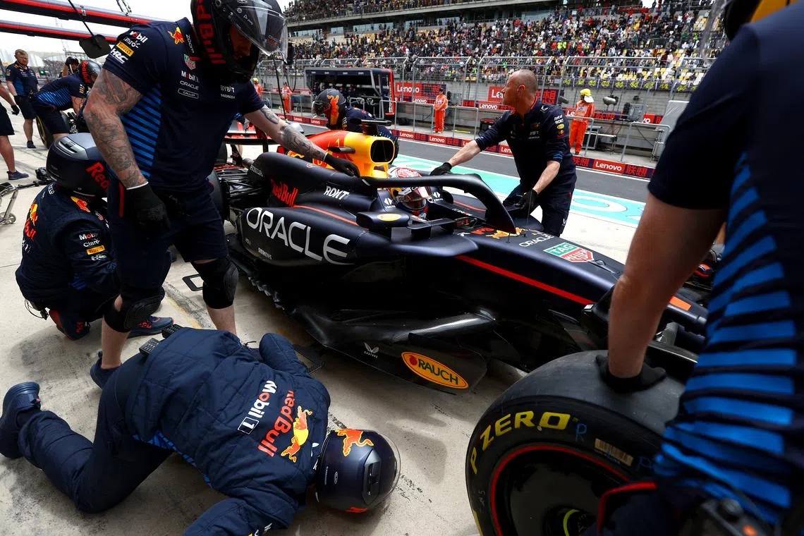 Formula One F1 - Chinese Grand Prix - Shanghai International Circuit, Shanghai, China - April 19, 2024 Red Bull's Max Verstappen and mechanics on the pit lane during practice REUTERS/Edgar Su