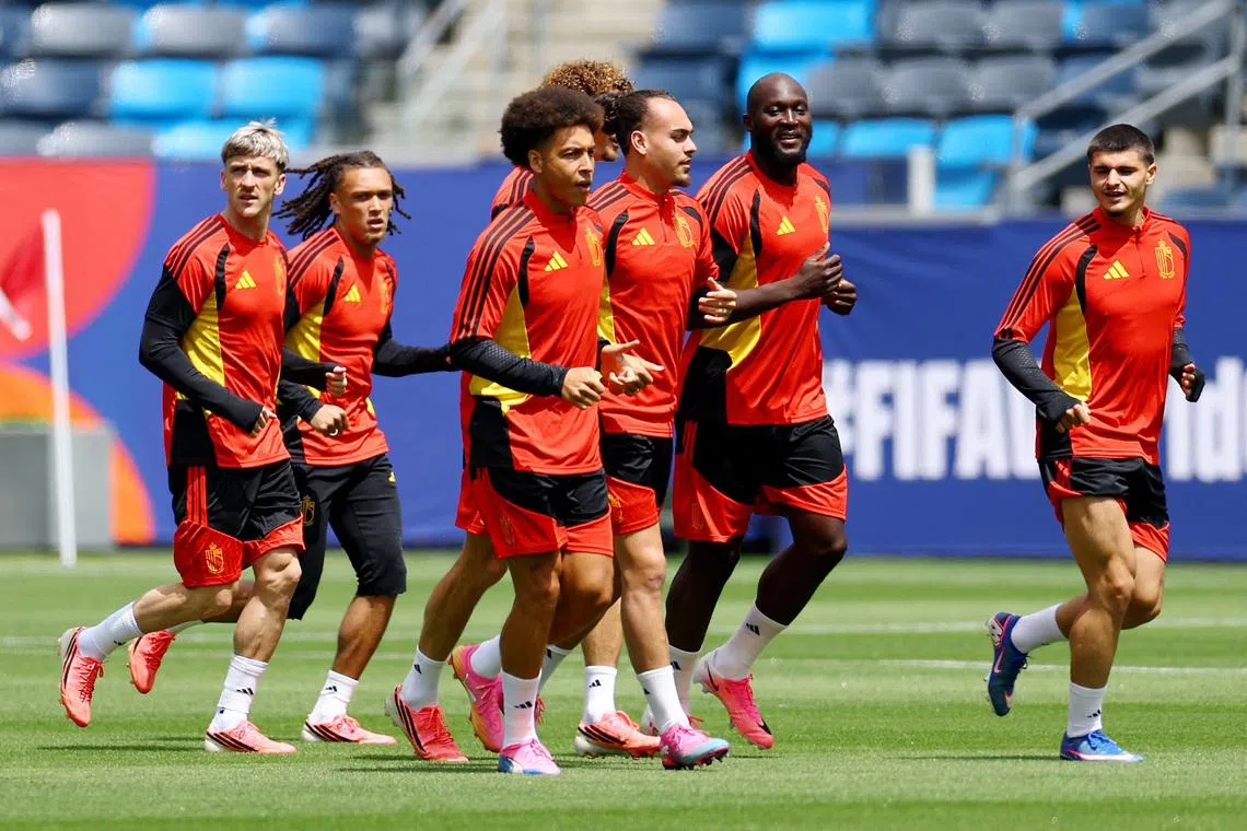 Soccer Football - FIFA World Cup 2026 - Belgium Training - Carson Sports Park, Carson, California, U.S. - June 20, 2026 Belgium's Alexis Saelemaekers, Diego Moreira, Axel Witsel, Arthur Theate, Romelu Lukaku and Matias Fernandez Pardo during training REUTERS/Lisi Niesner