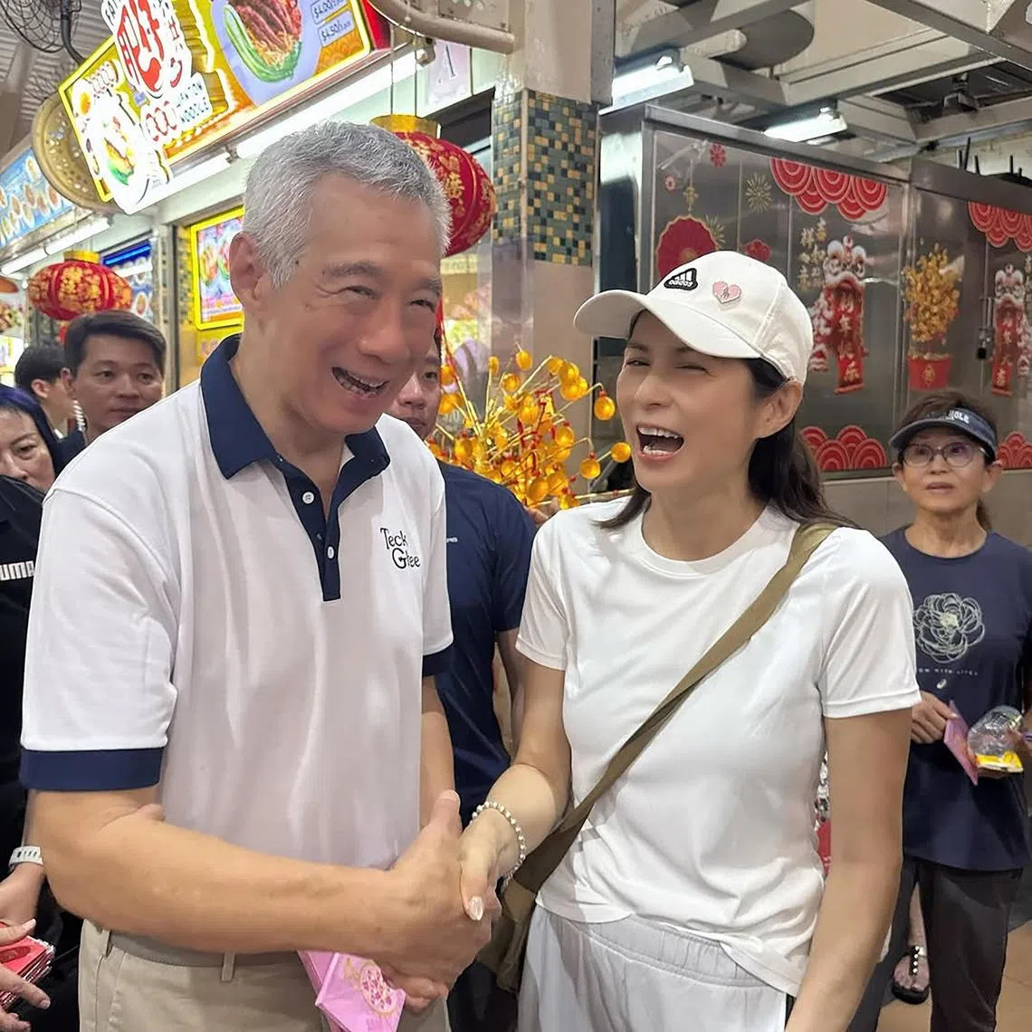 Veteran actress Pan Lingling met Senior Minister Lee Hsien Loong at Teck Ghee Court Market and Food Centre. 