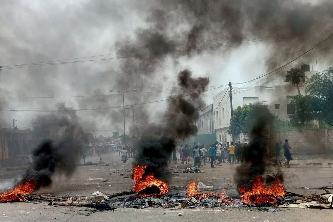 Makeshift barricades burn as people protest against Togo's longtime leader, Faure Gnassingbe, in Lome, Togo June 26, 2025.REUTERS/ Alice Lawson
