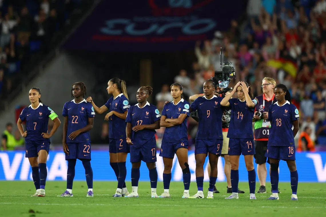Soccer Football - UEFA Women's Euro 2025 - Quarter Final - France v Germany - St. Jakob-Park, Basel, Switzerland - July 19, 2025  France players react during the penalty shootout REUTERS/Piroschka Van De Wouw