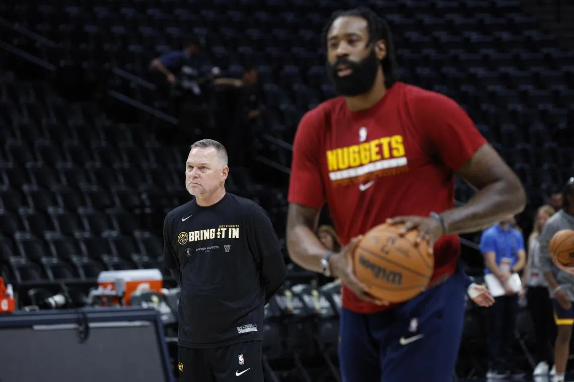 epa10685994 Denver Nuggets head coach Michael Malone (L) watches over practice as Denver Nuggets center DeAndre Jordan works out during Denver Nuggets practice and media availability before game five of the NBA Finals between the Miami Heat and the Denver Nuggets at Ball Arena in Denver, Colorado, USA, 11 June 2023.  EPA-EFE/JOHN G. MABANGLO SHUTTERSTOCK OUT